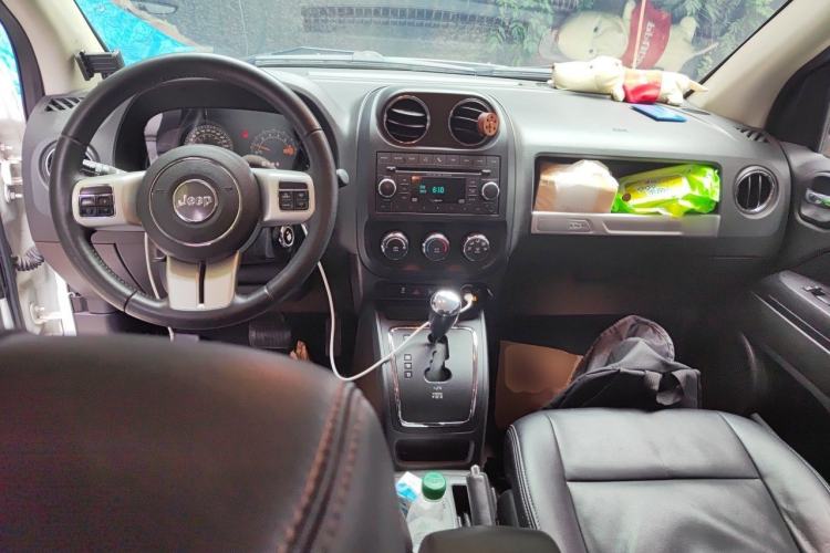 Used Jeep Compass 2014 Revised Version 2.0L Two-Wheel Drive Entry-Level Edition Center Console