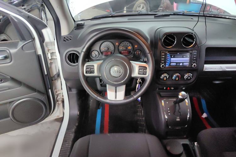 Used Jeep Compass 2014 Revised Version 2.0L Two-Wheel Drive Entry-Level Edition Center Console