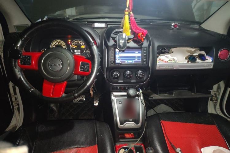 Used Jeep Compass 2014 Revised Version 2.4L Four-Wheel Drive Comfort Edition Center Console