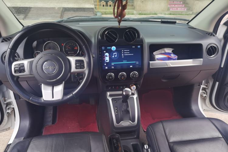 Used Jeep Compass 2014 Revised Version 2.4L Four-Wheel Drive Luxury Edition Center Console