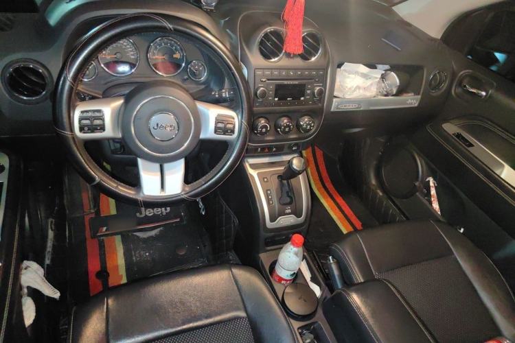 Used Jeep Compass 2014 2.4L Four-Wheel Drive Serpentine Collection Edition Center Console