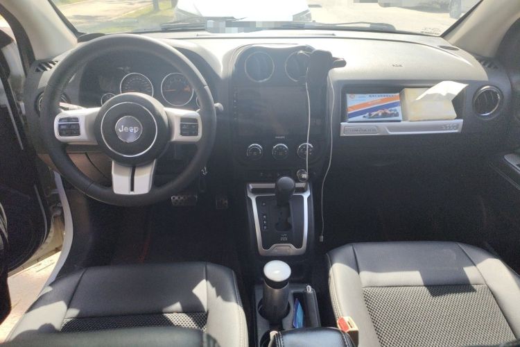 Used Jeep Compass 2014 Revised Version 2.4L Four-Wheel Drive Comfort Edition Center Console