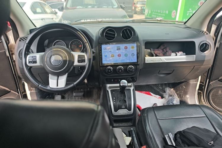 Used Jeep Compass 2014 2.4L Four-Wheel Drive Serpentine Collection Edition Center Console