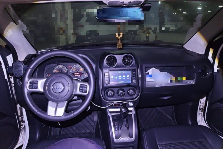 Used Jeep Compass 2014 Revised Version 2.4L Four-Wheel Drive Comfort Edition Center Console