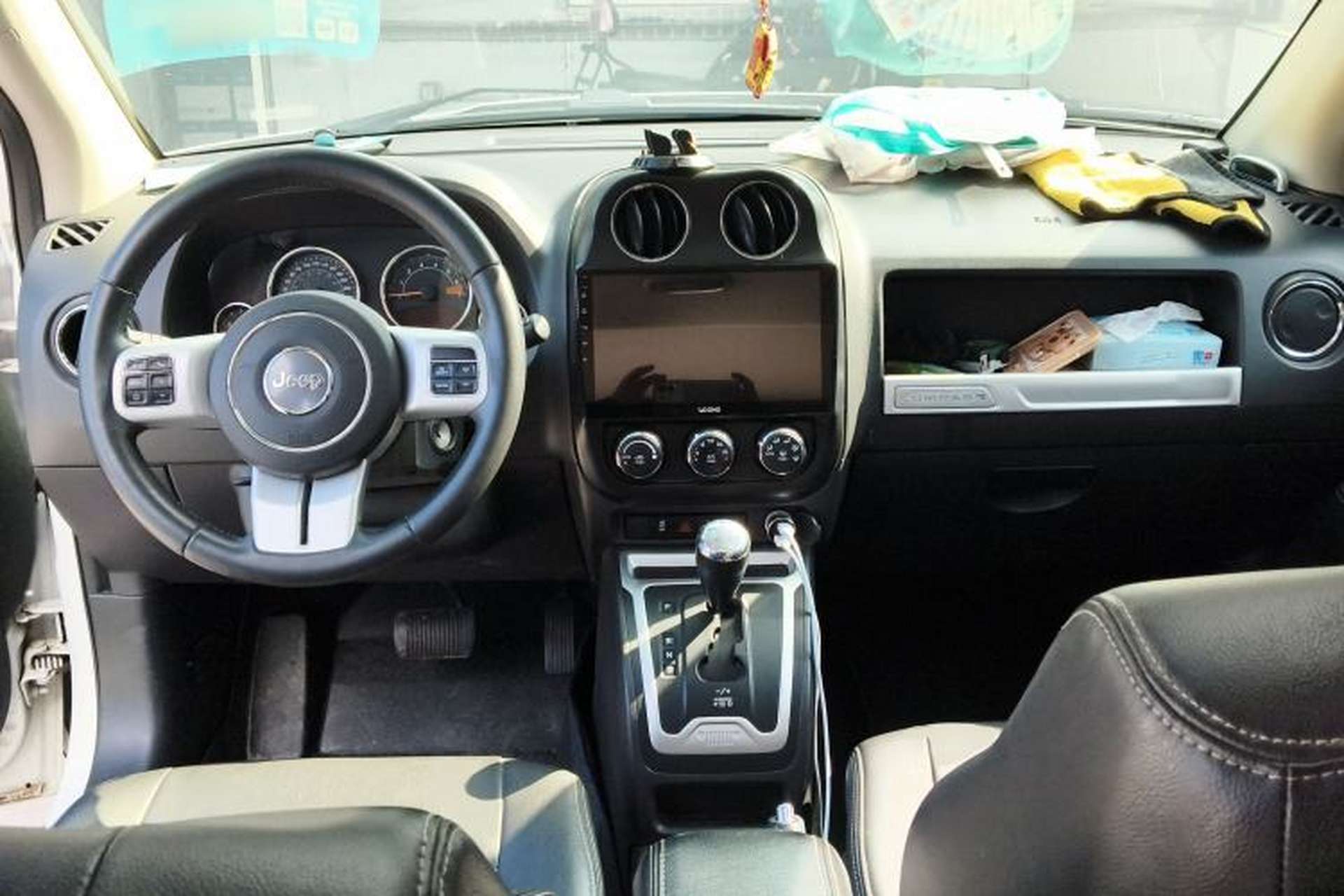 Used Jeep Compass 2014 Revised Version 2.4L Four-Wheel Drive Comfort Edition Center Console