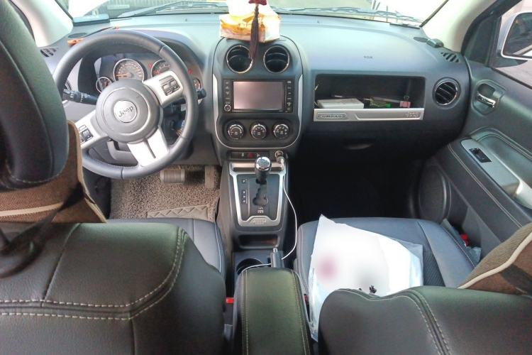 Used Jeep Compass 2014 Revised Version 2.4L Four-Wheel Drive Comfort Edition Center Console