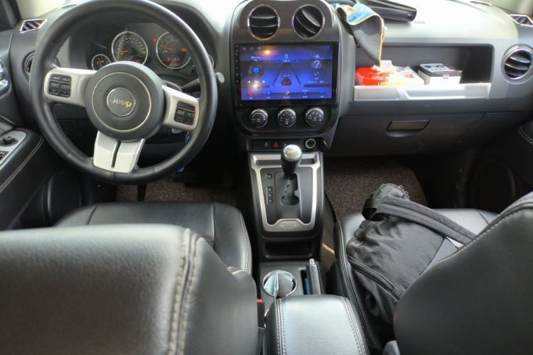 Used Jeep Compass 2014 Revised Version 2.4L Four-Wheel Drive Comfort Edition Center Console