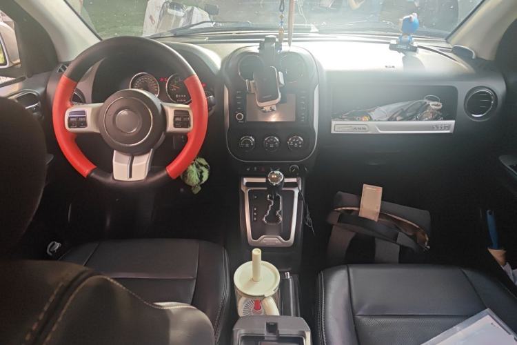 Used Jeep Compass 2014 Revised Version 2.4L Four-Wheel Drive Luxury Navigation Edition Center Console