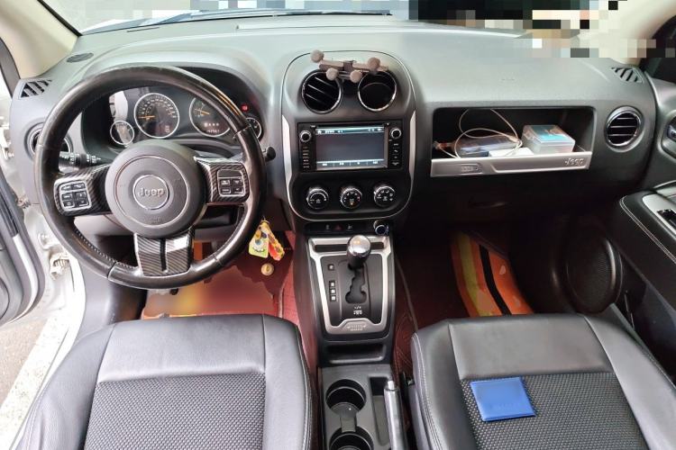 Used Jeep Compass 2014 Revised Version 2.4L Four-Wheel Drive Comfort Edition Center Console