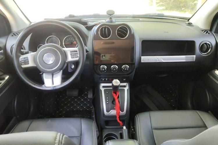 Used Jeep Compass 2014 Revised Version 2.4L Four-Wheel Drive Luxury Edition Center Console