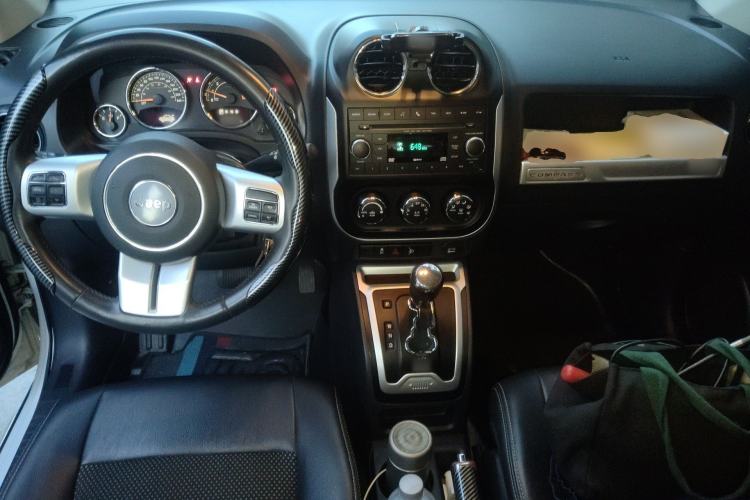 Used Jeep Compass 2014 Revised Version 2.4L Four-Wheel Drive Comfort Edition Center Console