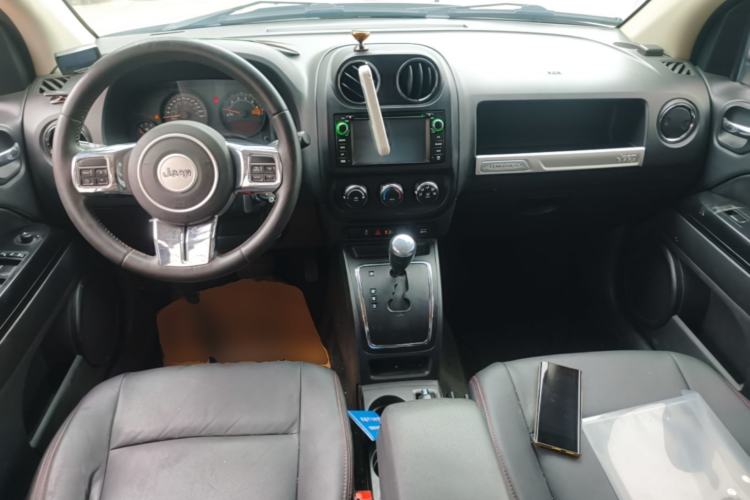 Used Jeep Compass 2014 Revised Version 2.0L Two-Wheel Drive Entry-Level Edition Center Console