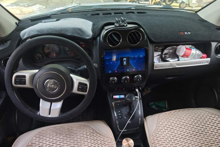 Used Jeep Compass 2014 Revised Version 2.0L Two-Wheel Drive Entry-Level Edition Center Console