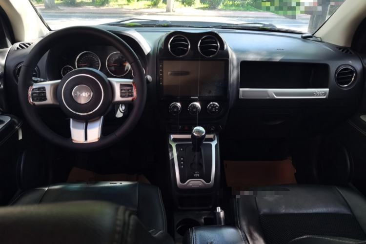 Used Jeep Compass 2014 Revised Version 2.4L Four-Wheel Drive Comfort Edition Center Console
