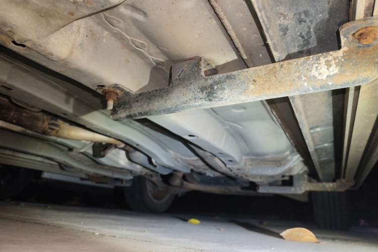 Used Jeep Compass 2014 2.0L two-wheel drive sport version Chassis Front Left