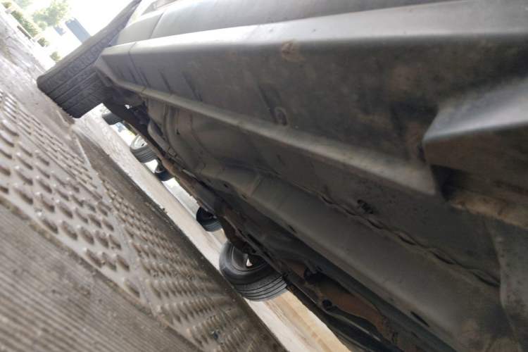 Used Jeep Compass 2014 2.4L four-wheel drive sport version Chassis Front Right