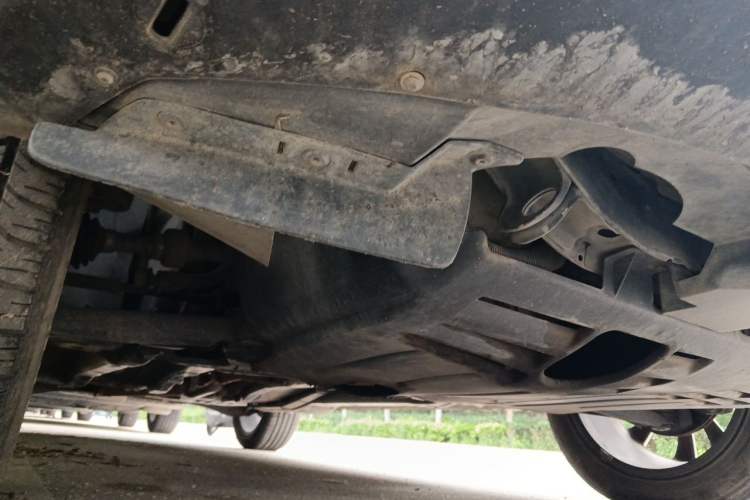 Used Jeep Compass 2014 2.0L two-wheel drive luxury version Chassis Front Right