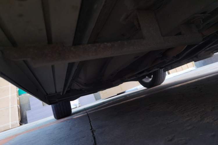 Used Jeep Compass 2014 2.4L four-wheel drive sport version Chassis Front Right