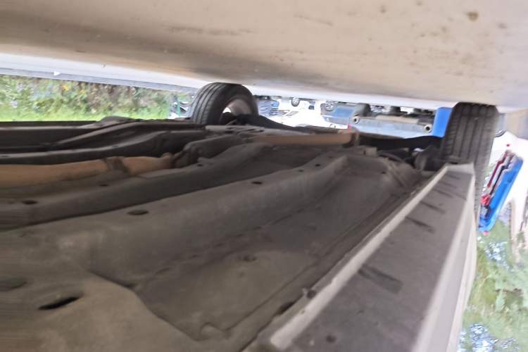 Used Jeep Compass 2014 2.0L two-wheel drive urban version Chassis Front Right
