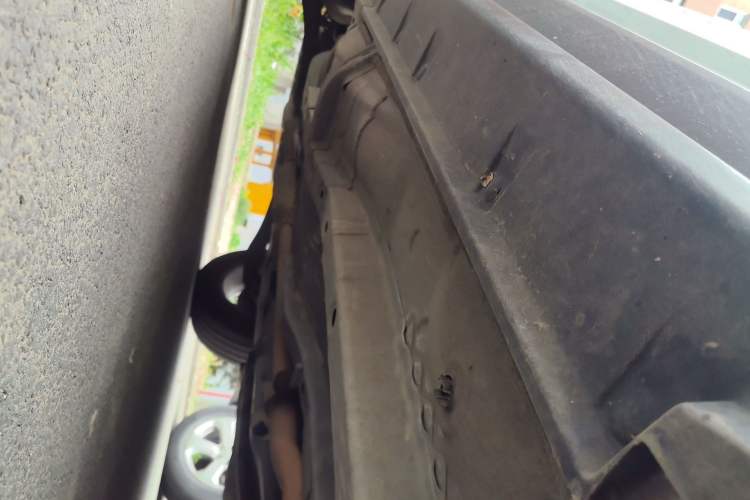 Used Jeep Compass 2014 2.4L four-wheel drive sport version Chassis Front Right