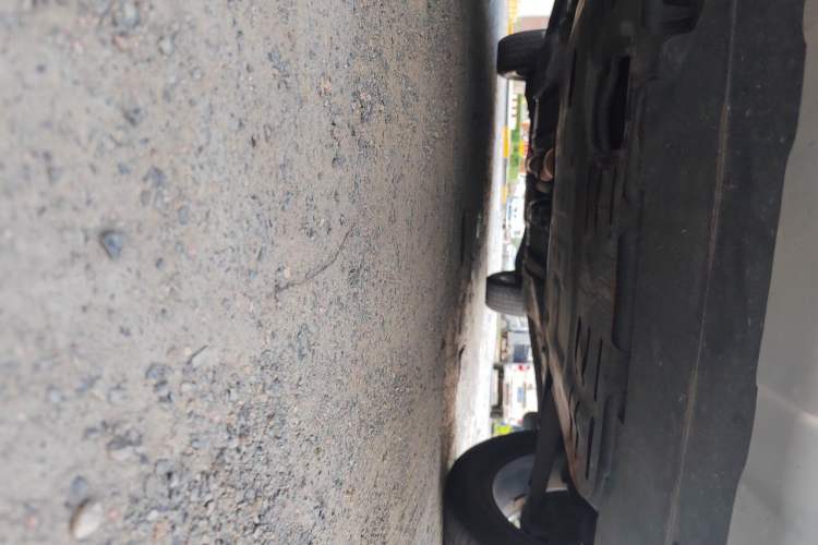 Used Jeep Compass 2014 2.4L four-wheel drive sport version Chassis Front