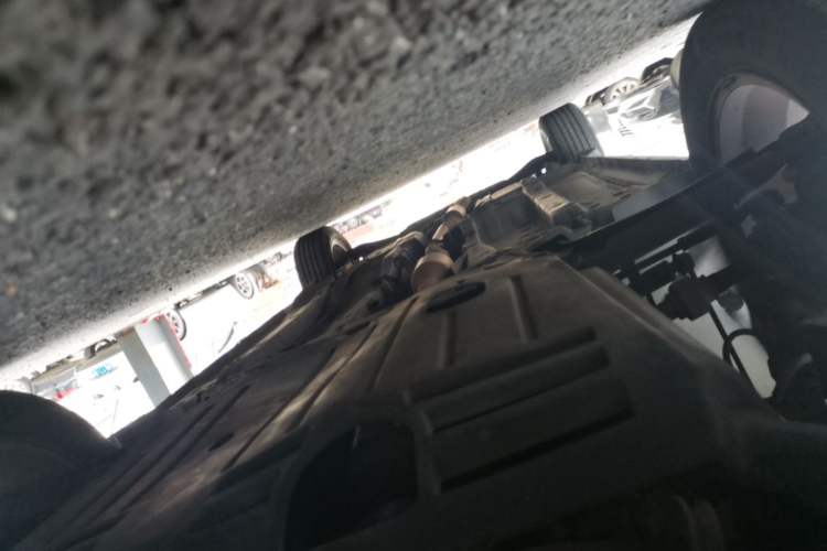 Used Jeep Compass 2014 2.4L four-wheel drive sport version Chassis Front