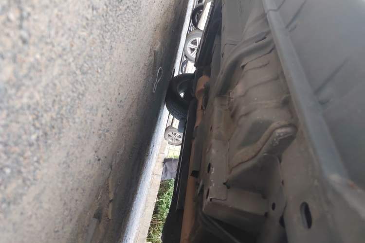 Used Jeep Compass 2014 2.4L four-wheel drive sport version Chassis Rear Left