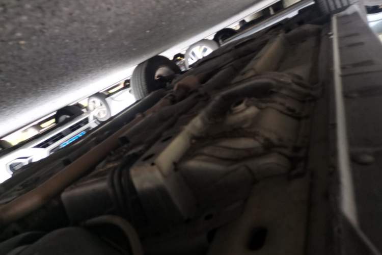 Used Jeep Compass 2014 2.4L four-wheel drive sport version Chassis Rear Left