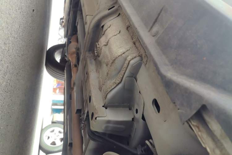 Used Jeep Compass 2014 2.4L four-wheel drive sport version Chassis Rear Left