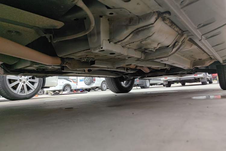 Used Jeep Compass 2014 2.0L two-wheel drive luxury version Chassis Rear Right