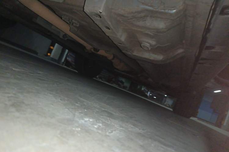 Used Jeep Compass 2014 2.4L four-wheel drive sport version Chassis Rear Right