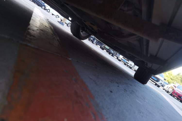 Used Jeep Compass 2014 2.4L four-wheel drive sport version Chassis Rear Right