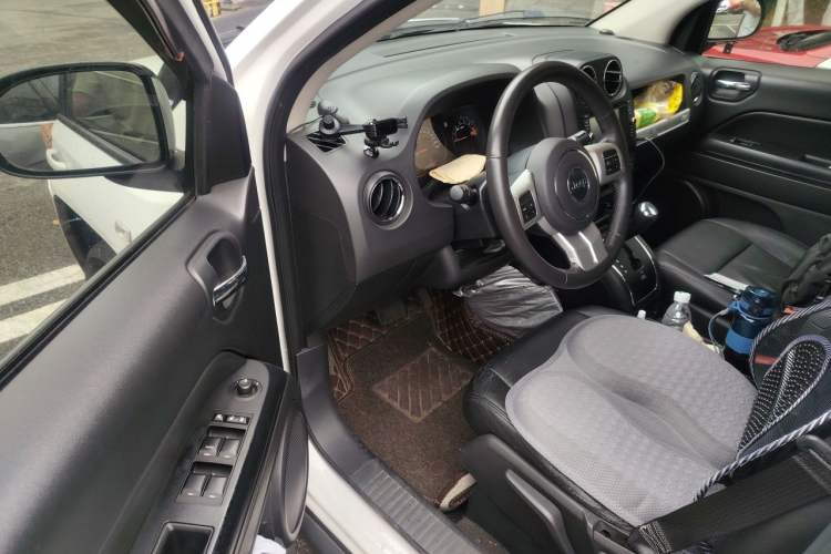 Used Jeep Compass 2014 2.4L four-wheel drive sport version Driver Seat