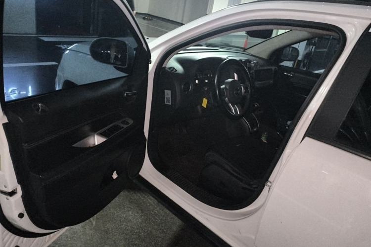 Used Jeep Compass 2014 Revised Version 2.0L Two-Wheel Drive Elite Edition Driver Seat