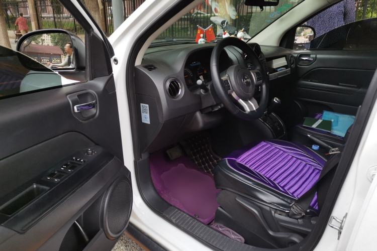 Used Jeep Compass 2014 2.0L two-wheel drive sport version Driver Seat