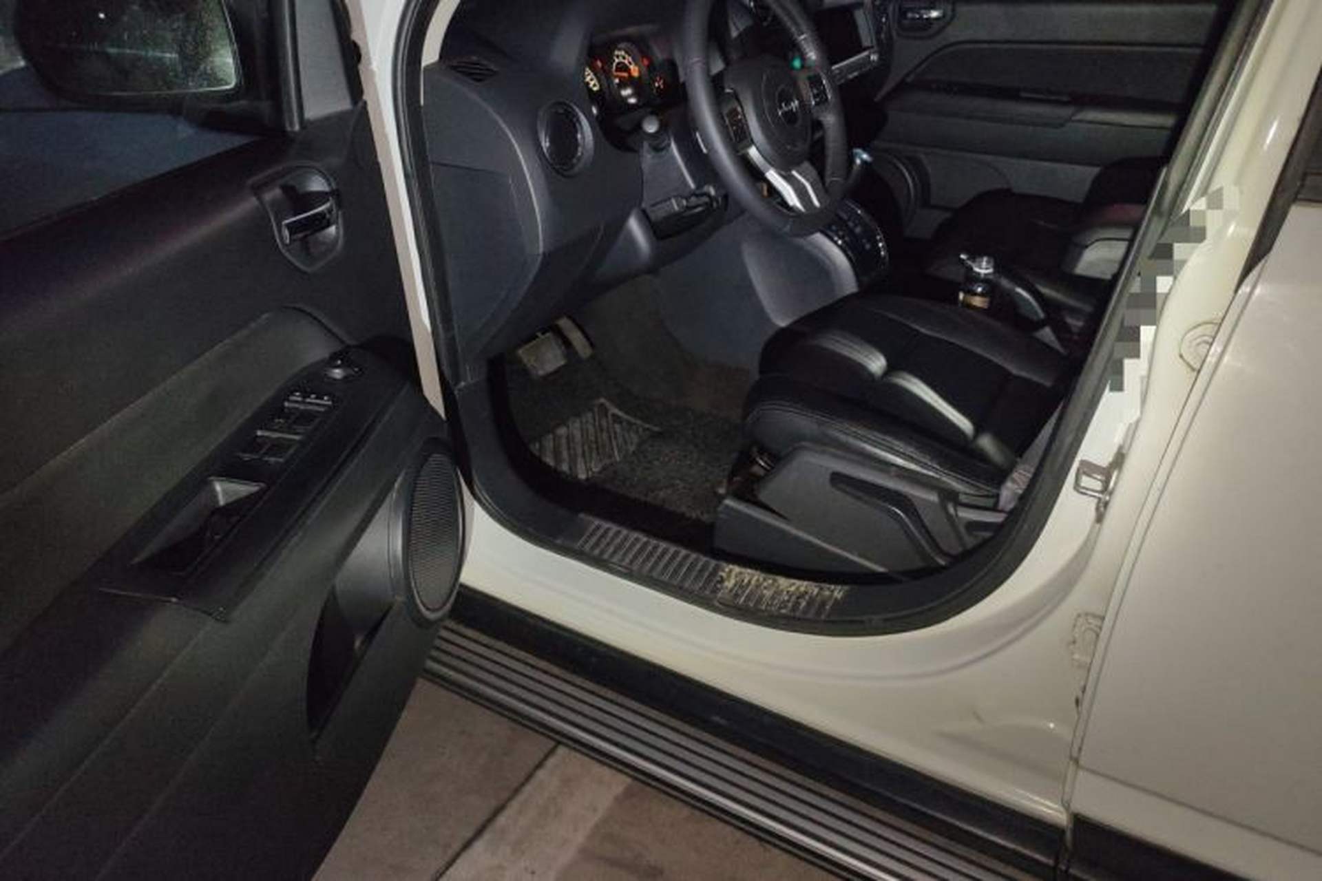Used Jeep Compass 2014 2.0L two-wheel drive sport version Driver Seat