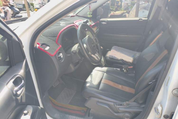 Used Jeep Compass 2014 2.0L two-wheel drive sport version Driver Seat