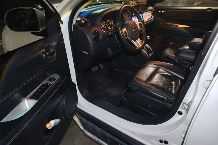 Used Jeep Compass 2014 2.0L two-wheel drive luxury version Driver Seat