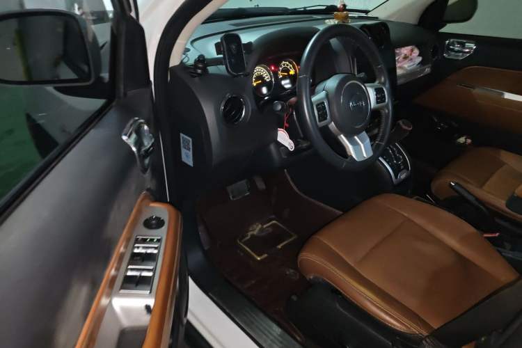 Used Jeep Compass 2014 Revised Version 2.4L Four-Wheel Drive Luxury Edition Driver Seat