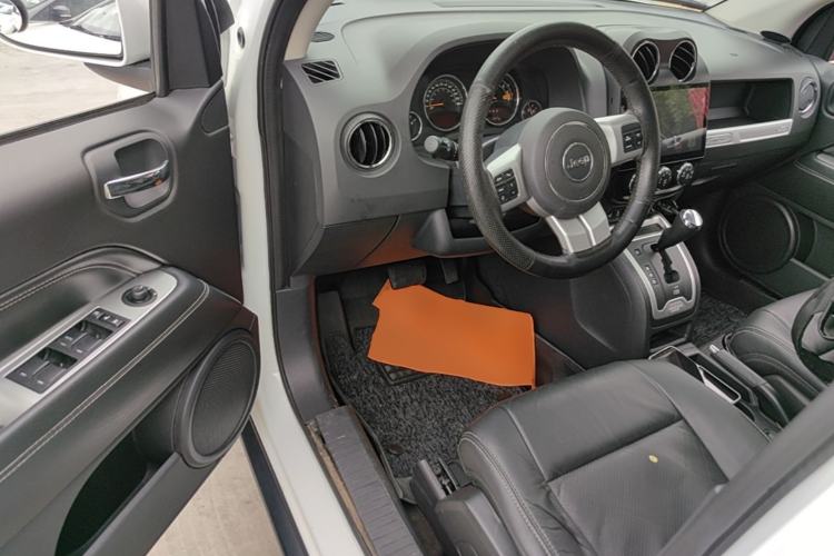 Used Jeep Compass 2014 2.0L two-wheel drive luxury version Driver Seat