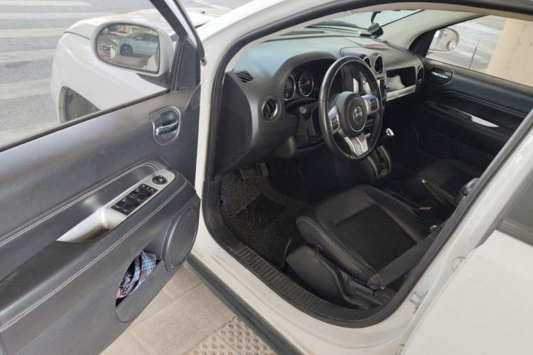 Used Jeep Compass 2014 2.4L four-wheel drive sport version Driver Seat