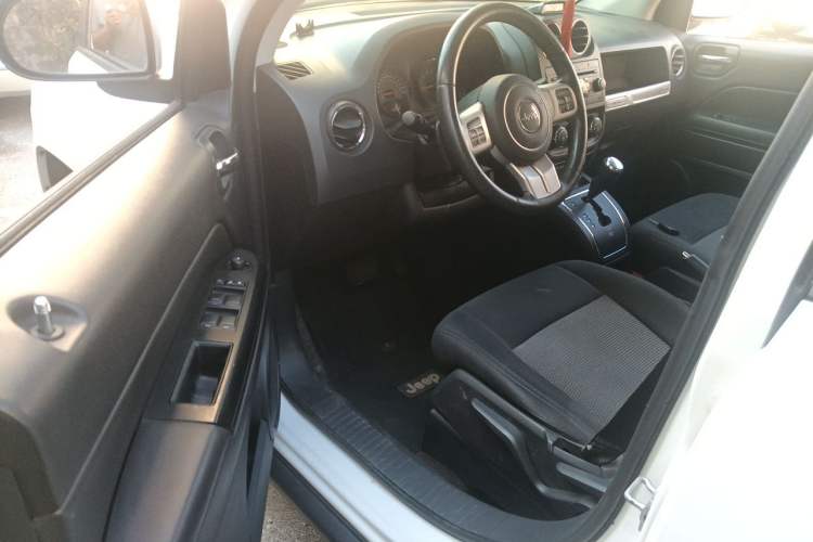Used Jeep Compass 2014 2.4L four-wheel drive sport version Driver Seat
