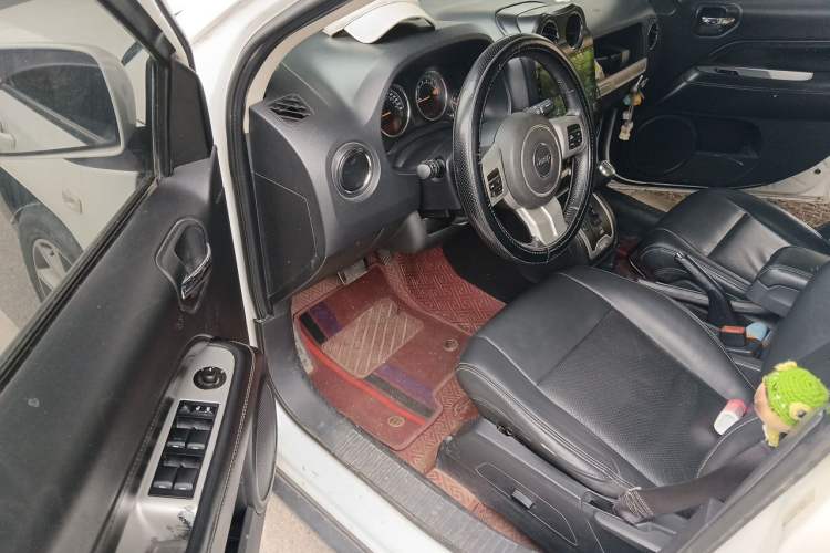 Used Jeep Compass 2014 2.0L two-wheel drive luxury version Driver Seat
