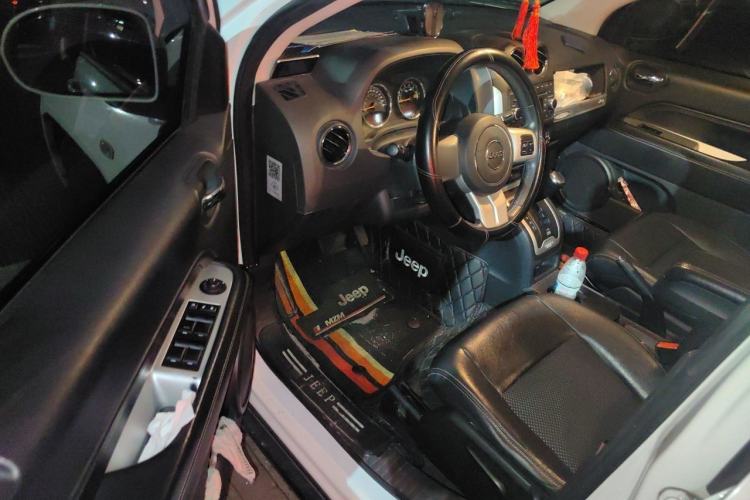Used Jeep Compass 2014 2.4L Four-Wheel Drive Serpentine Collection Edition Driver Seat