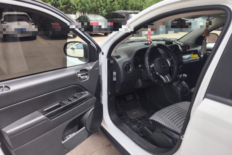 Used Jeep Compass 2014 2.0L two-wheel drive sport version Driver Seat