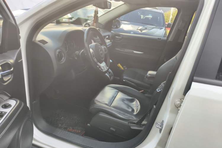 Used Jeep Compass 2014 2.0L two-wheel drive luxury version Driver Seat