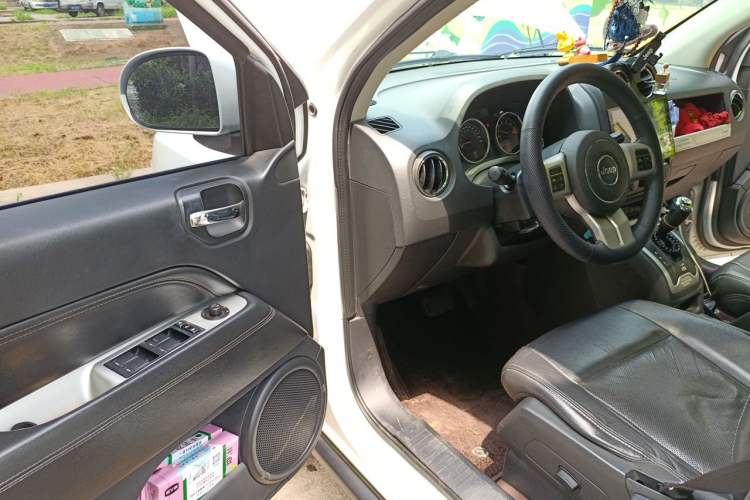 Used Jeep Compass 2014 2.0L two-wheel drive luxury version Driver Seat
