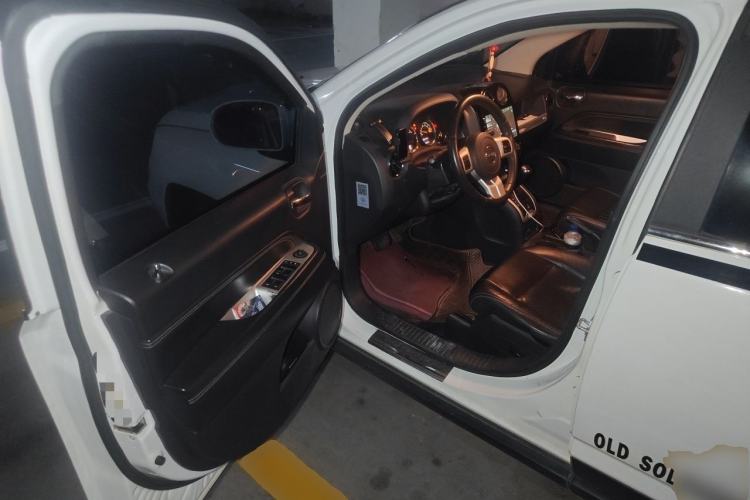 Used Jeep Compass 2014 2.0L two-wheel drive luxury version Driver Seat