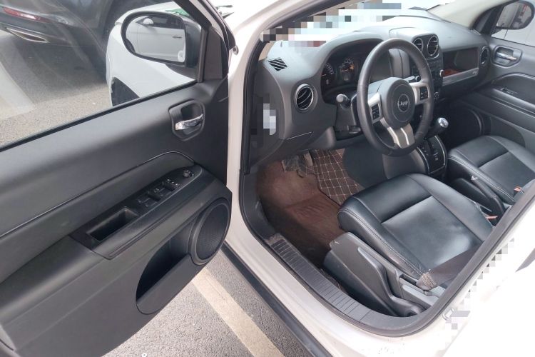 Used Jeep Compass 2014 2.0L two-wheel drive sport version Driver Seat