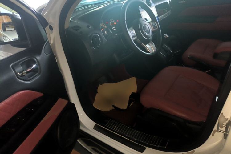 Used Jeep Compass 2014 2.0L two-wheel drive sport version Driver Seat